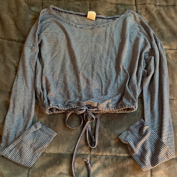 Small tie crop top - Picture 1 of 3